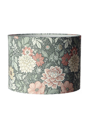 Sara Lampskärm - Dahlia Grön 35cm - Borås tapeter - Ljusvaruhuset