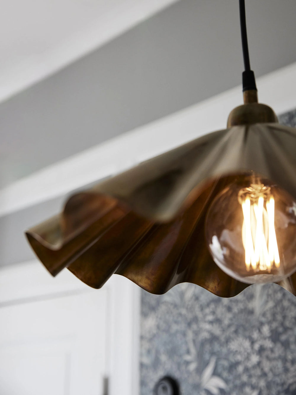 Aira taklampa - Oil brass 41cm - PR Home - Ljusvaruhuset