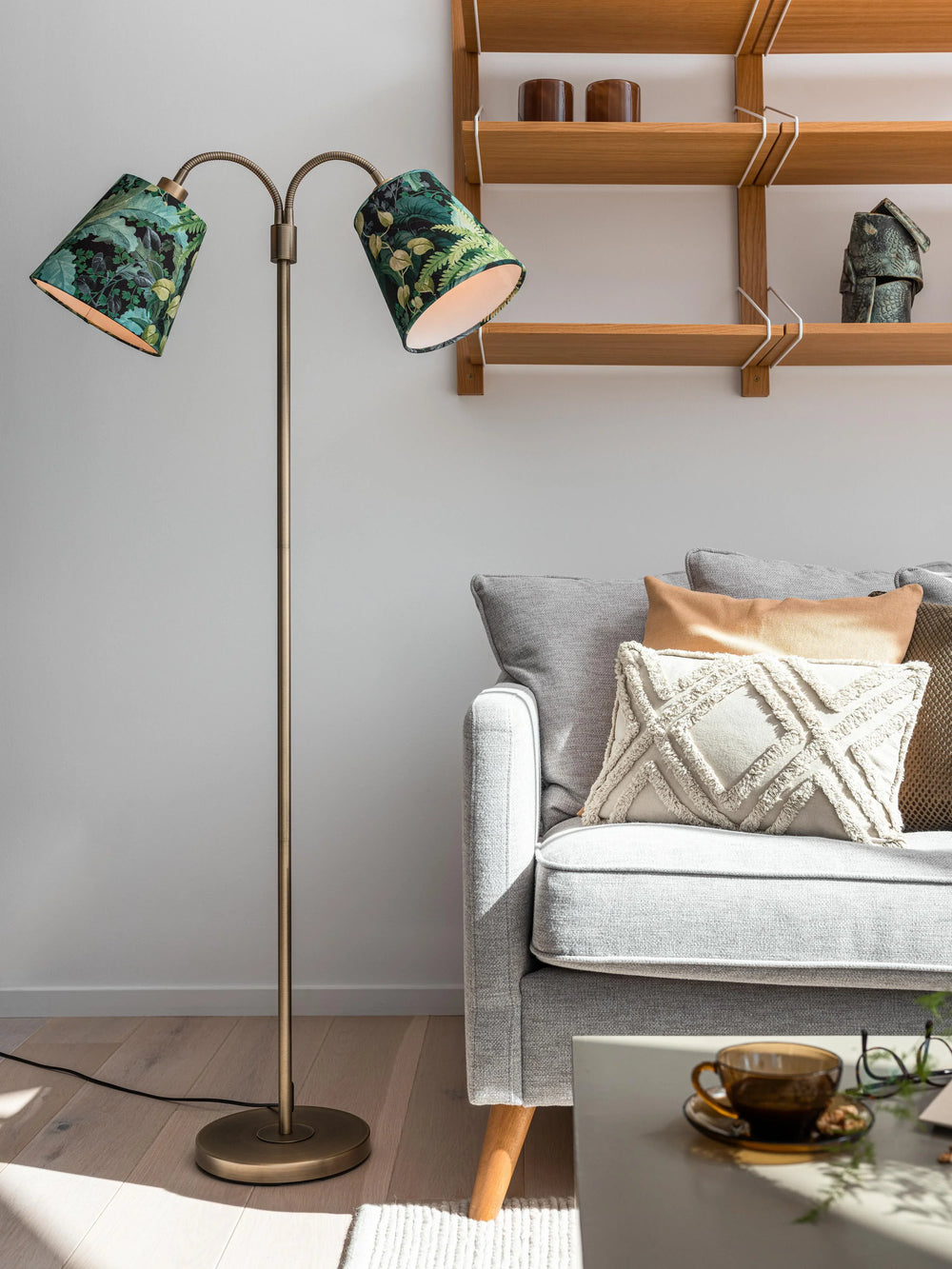 Amy Golvfot Flex2 - Antikmässing 150cm - PR Home - Ljusvaruhuset