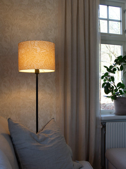 Sara Lampskärm - Eldertree Gul 35cm - Borås tapeter - Ljusvaruhuset