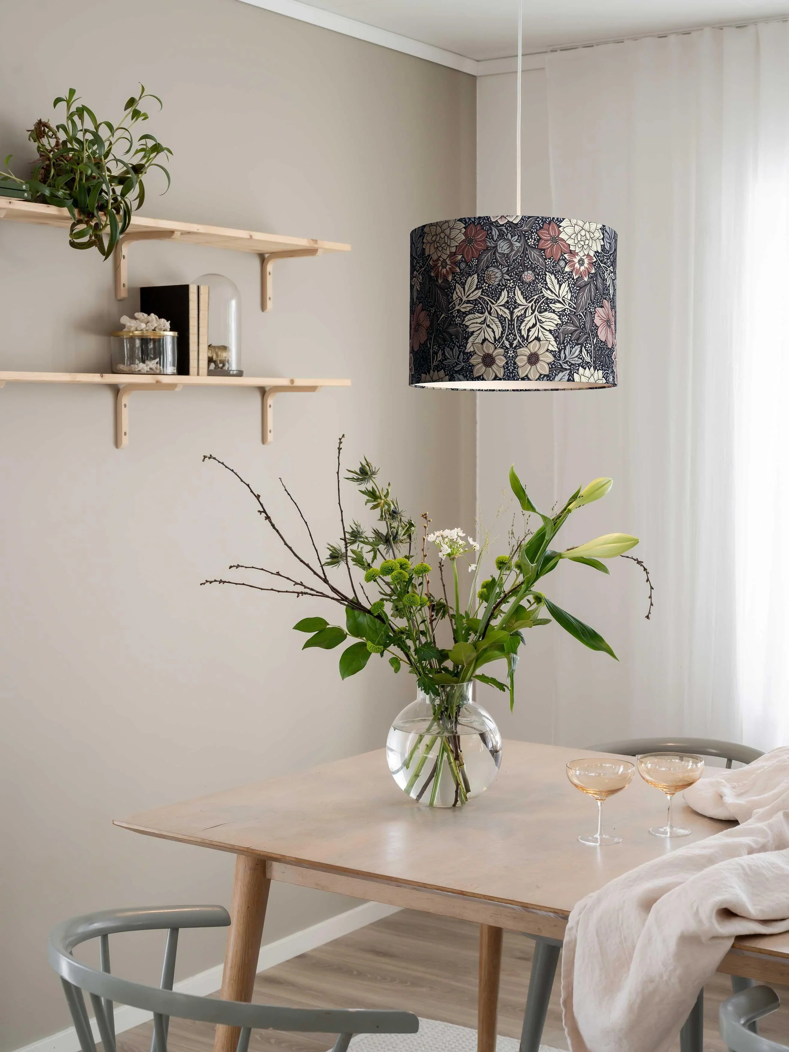 Sara Lampskärm - Dahlia Brun 35cm - Borås tapeter - Ljusvaruhuset