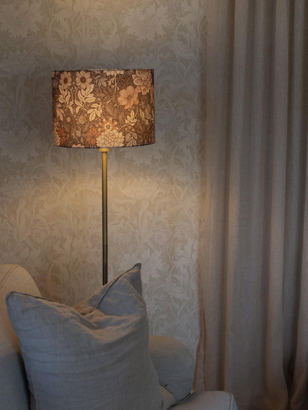 Sara Lampskärm - Dahlia Brun 35cm - Borås tapeter - Ljusvaruhuset