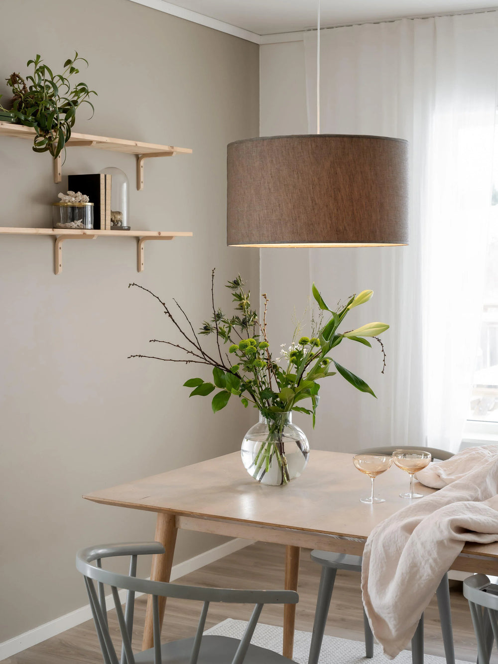Sara Taklampa Linne - Mocca 55cm - PR Home - Ljusvaruhuset