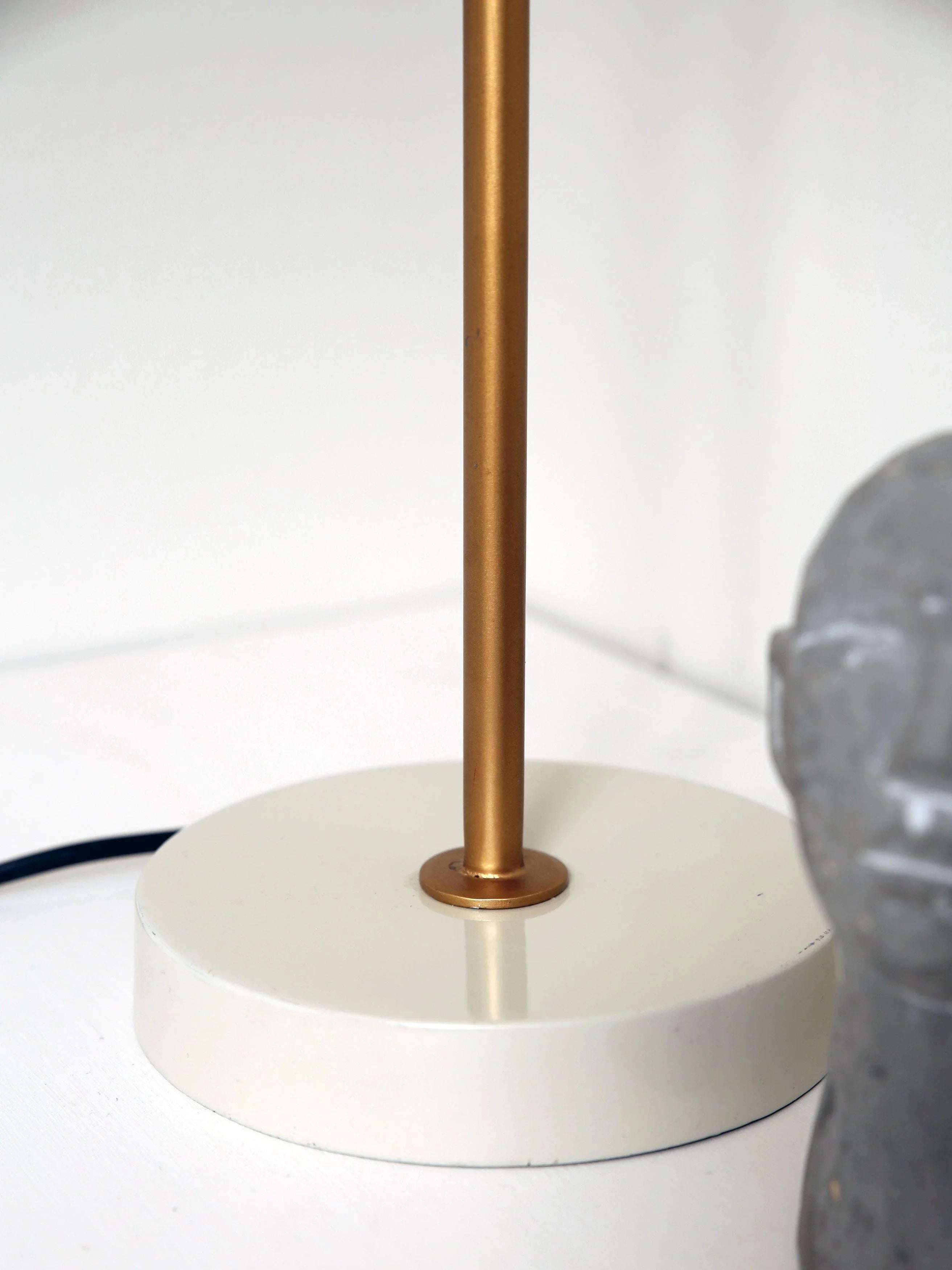Wells bordslampa - Beige/guld 50cm - PR Home - Ljusvaruhuset