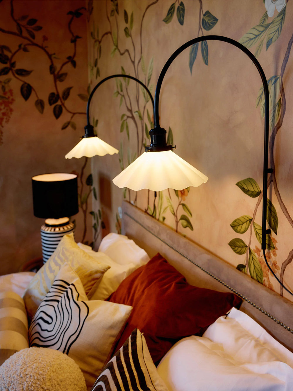 August Vägglampa - Opal Veckad 25cm - PR Home - Ljusvaruhuset