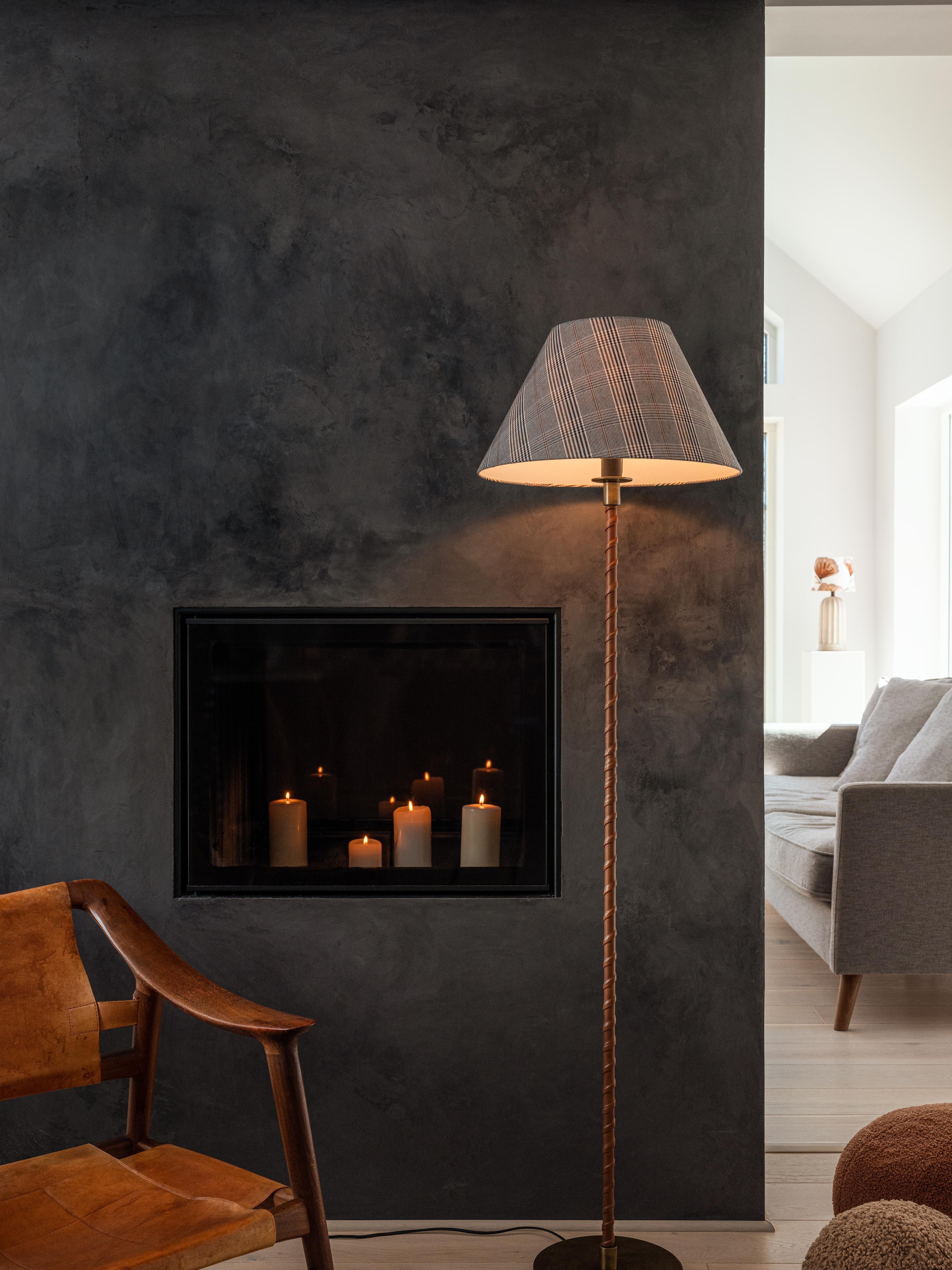 Nora Golvfot - Antikmässing 138cm - PR Home - Ljusvaruhuset