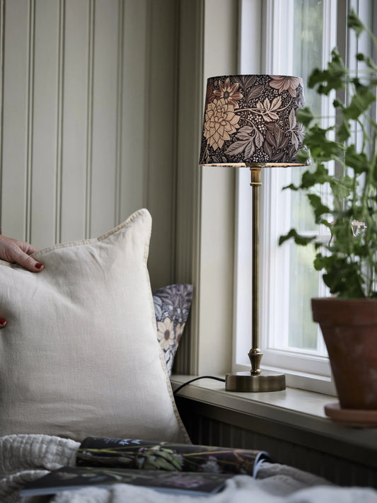 Liam bordslampa - Dahlia Brun - Borås tapeter - Ljusvaruhuset