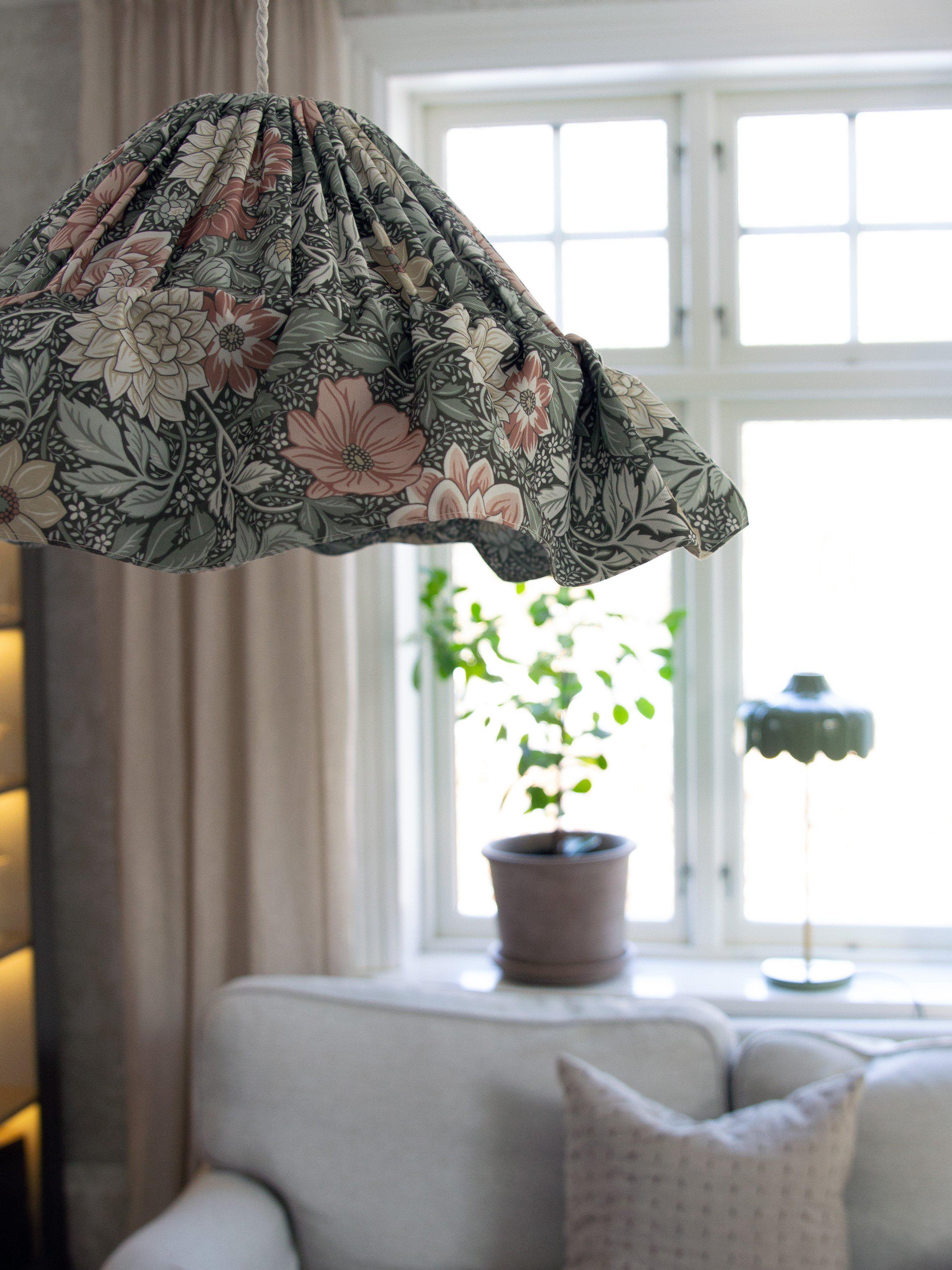 Stina Taklampa - Dahlia Grön 40cm - Borås tapeter - Ljusvaruhuset