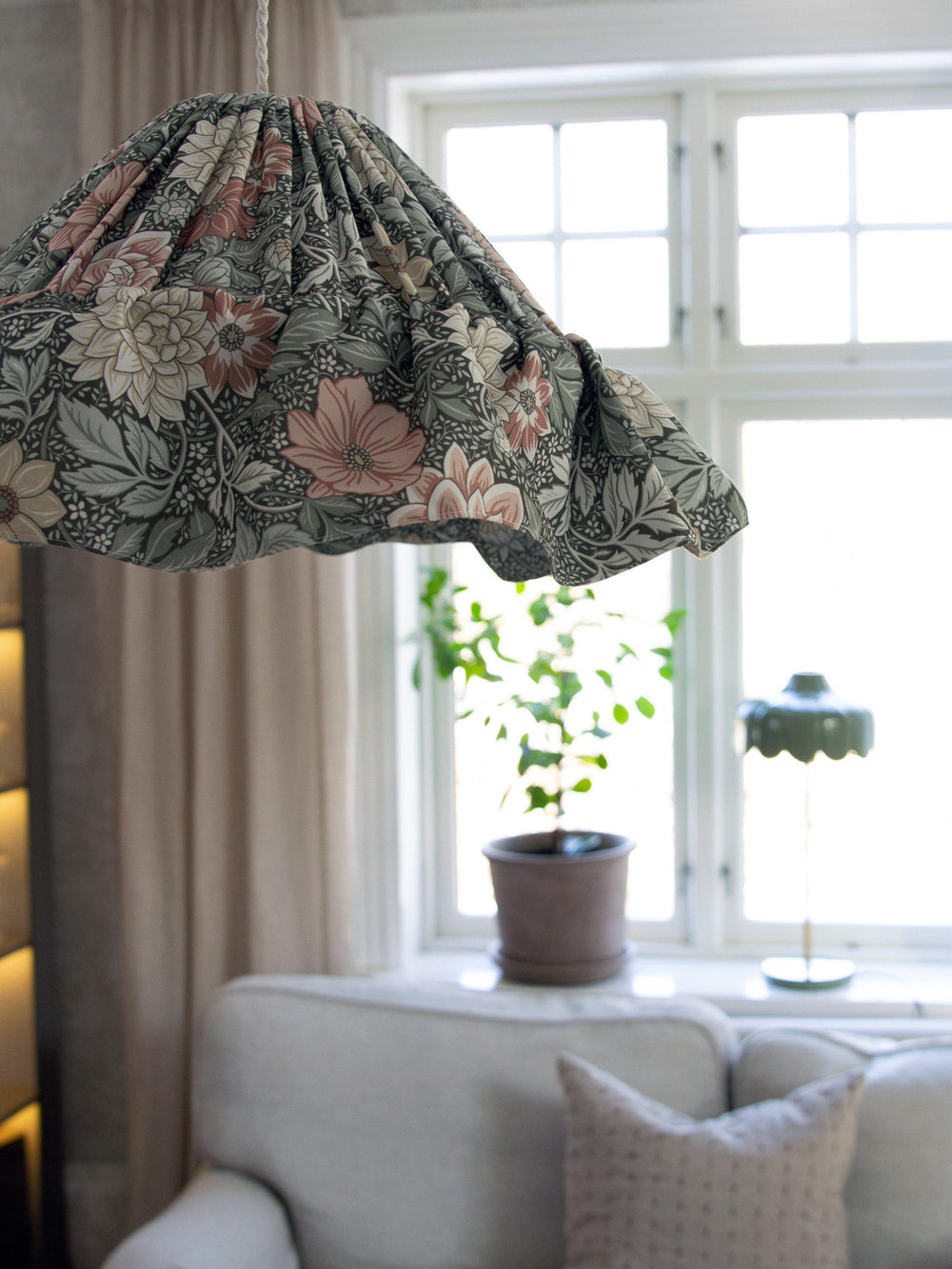 Stina Taklampa - Dahlia Grön 40cm - Borås tapeter - Ljusvaruhuset