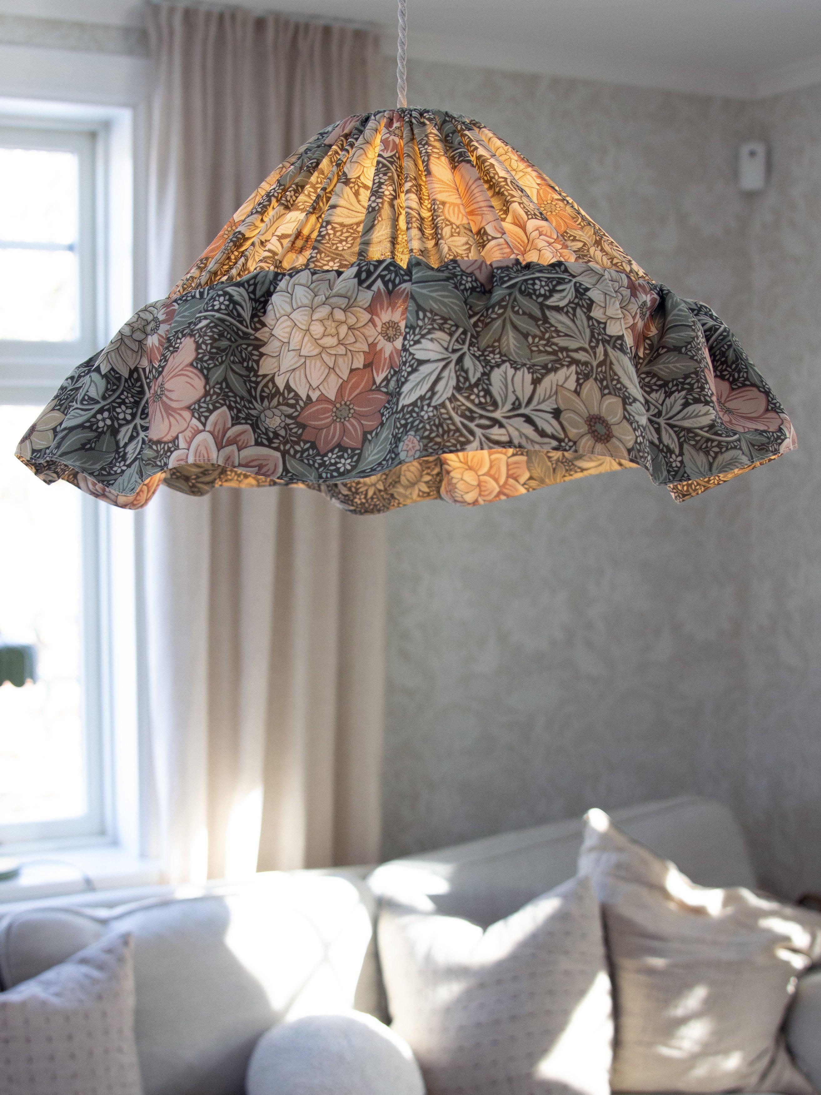 Stina Taklampa - Dahlia Grön 40cm - Borås tapeter - Ljusvaruhuset