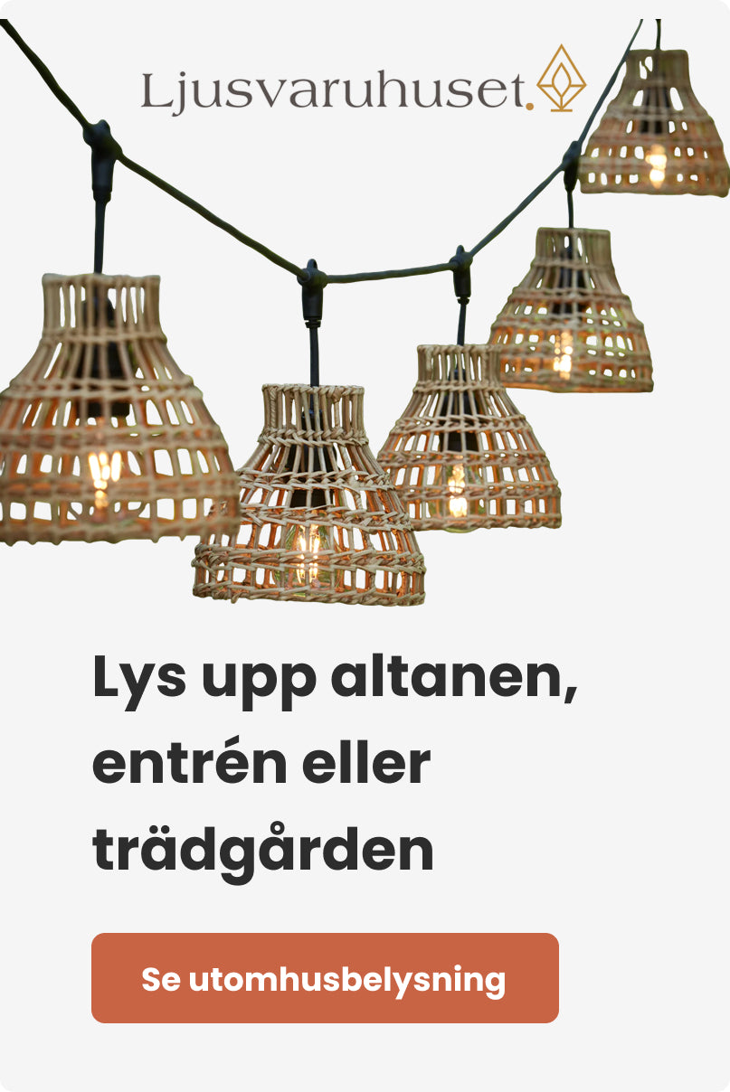 Utomhusbelysning från Ljusvaruhuset – rottinglampor hängande på sladd, text: Lys upp altanen, entrén eller trädgården, knapp: Se utomhusbelysning